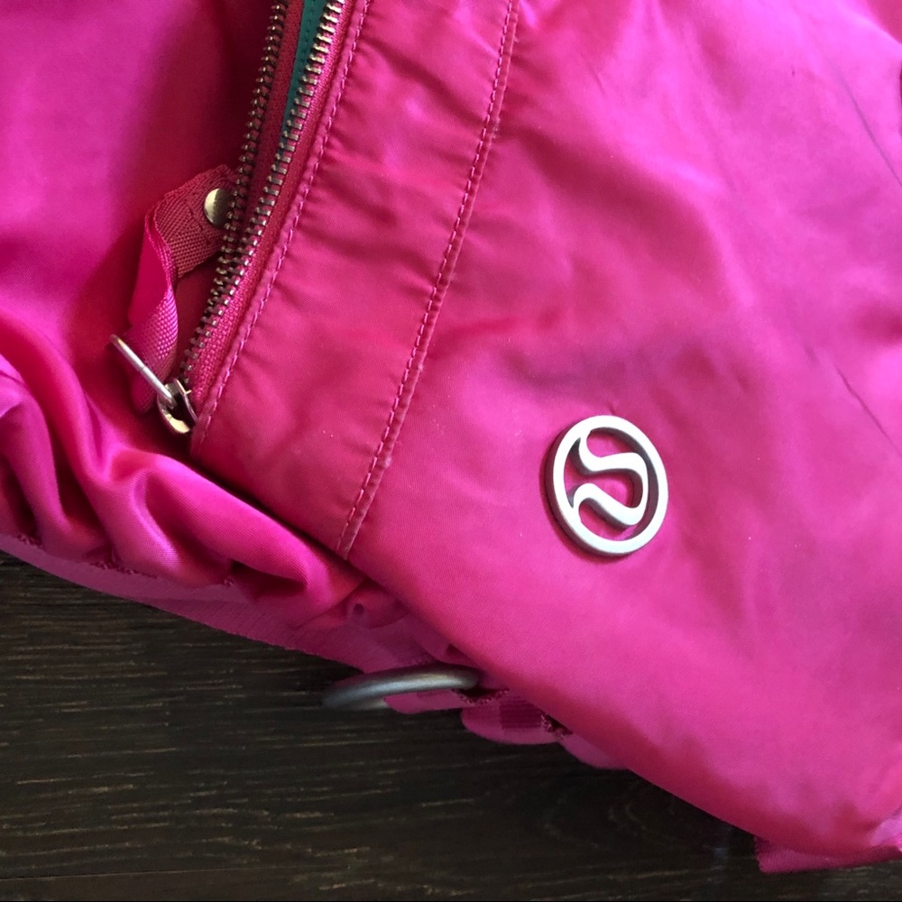 Lululemon Move It Messenger Bag - Picture 9 of 11
